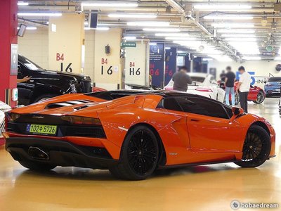 LAMBORGHINI AVENTADOR - 2