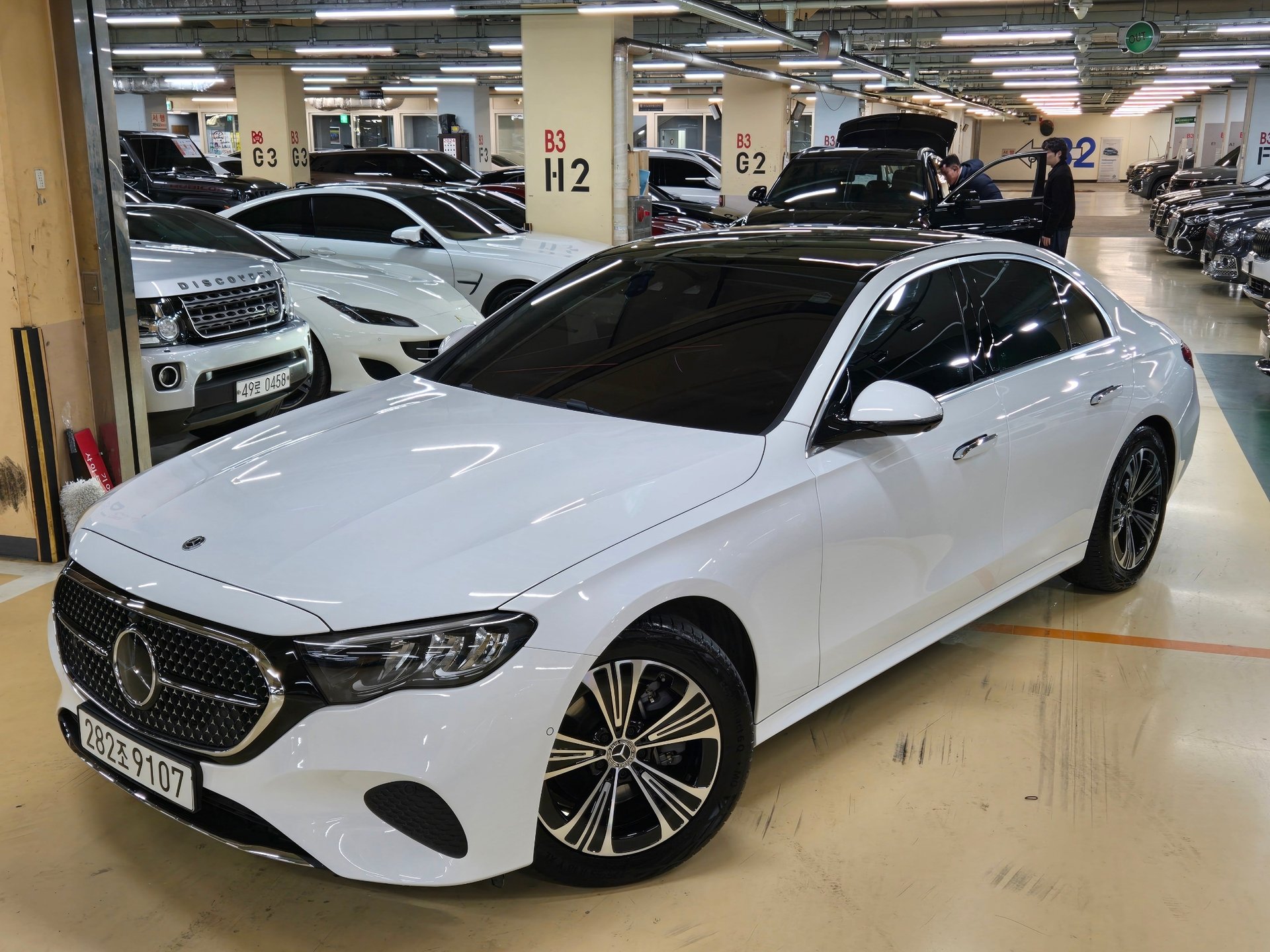 MERCEDES-BENZ E-CLASS - View 1