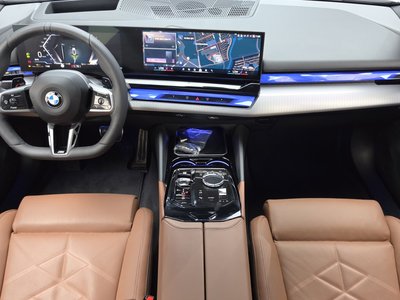 2025 BMW 5 SERIES — фото 5