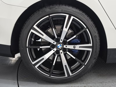 2025 BMW 5 SERIES — фото 6