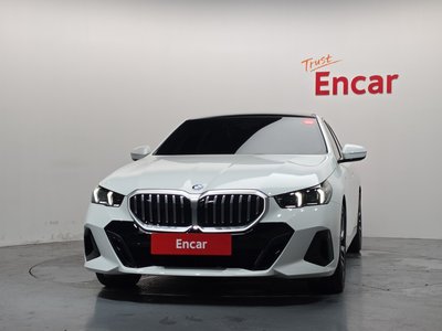 2025 BMW 5 SERIES — фото 2