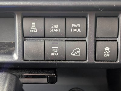 TOYOTA LAND CRUISER 70 - 6