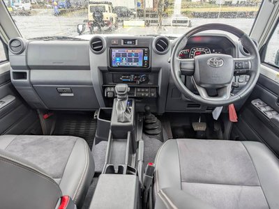 TOYOTA LAND CRUISER 70 - 2