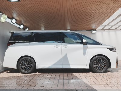 2025 Toyota VELLFIRE photo 7