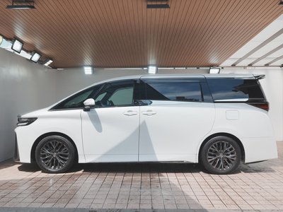 2025 Toyota VELLFIRE photo 8