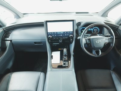 2025 Toyota VELLFIRE photo 2