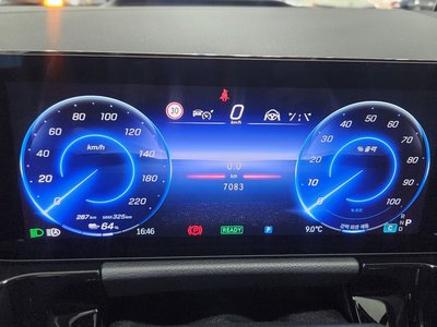 MERCEDES-BENZ EQA - 6