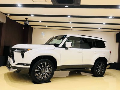 2025 Lexus GX photo 5