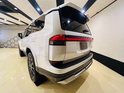 2025 Lexus GX photo 8