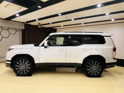 2025 Lexus GX photo 6