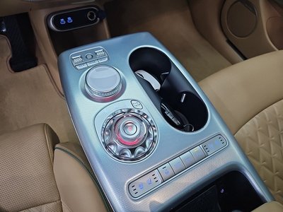 صورة 8 لـ 2022 Genesis GV60