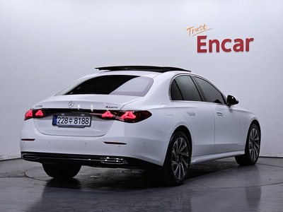 MERCEDES-BENZ E-CLASS - 4