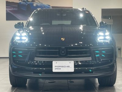 PORSCHE MACAN - 3