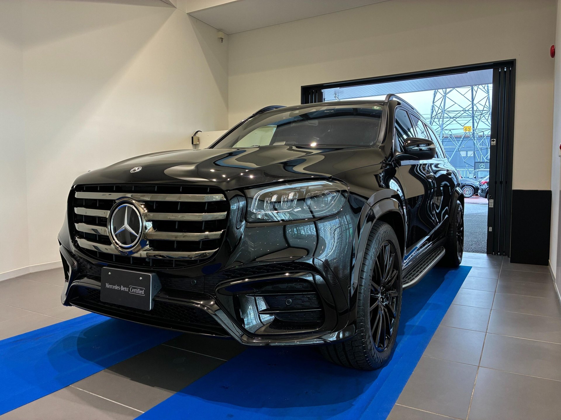 MERCEDES-BENZ GLS - View 1