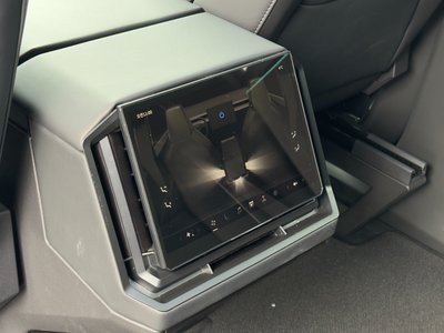 TESLA CYBERTRUCK - 8