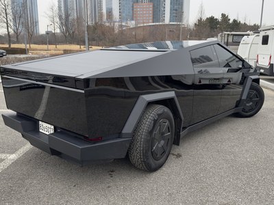 TESLA CYBERTRUCK - 4