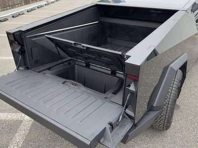TESLA CYBERTRUCK - 3