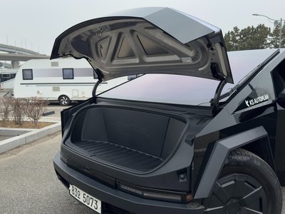TESLA CYBERTRUCK - 10