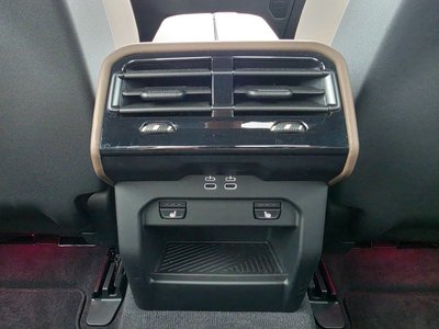 صورة مصغرة 12 لـ 2025 BMW 5 SERIES