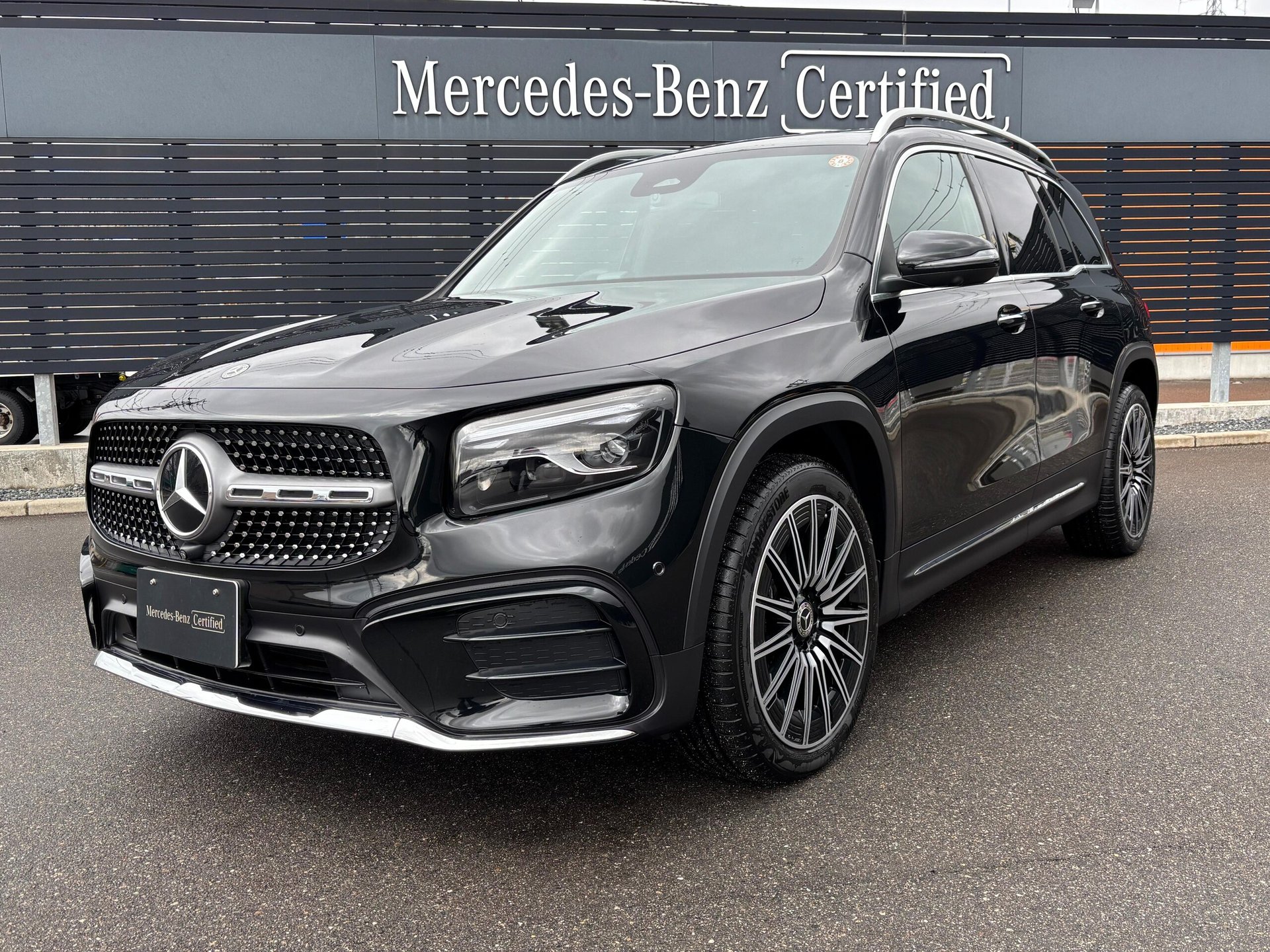 MERCEDES-BENZ GLB - View 1