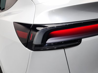 TESLA MODEL Y - 10