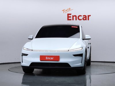 TESLA MODEL Y - 3