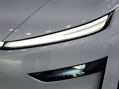 TESLA MODEL Y - 9