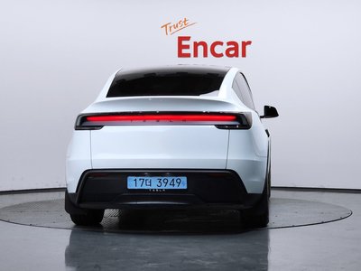 TESLA MODEL Y - 4
