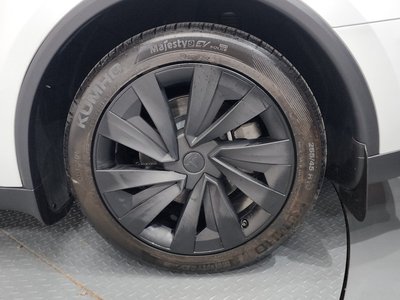 TESLA MODEL Y - 8