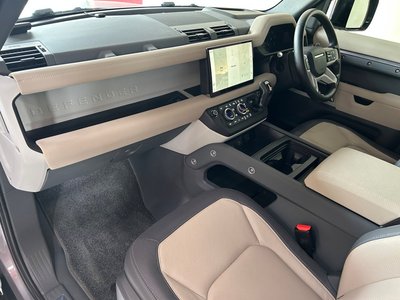 LAND ROVER DEFENDER - 7