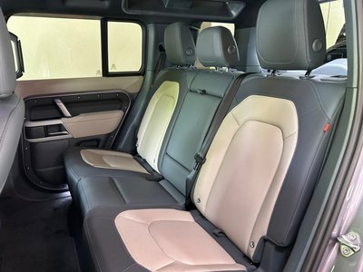 LAND ROVER DEFENDER - 9