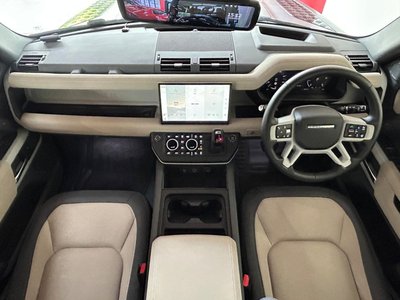 LAND ROVER DEFENDER - 10