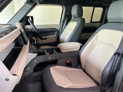 LAND ROVER DEFENDER - 8