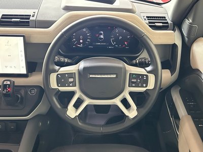 LAND ROVER DEFENDER - 8