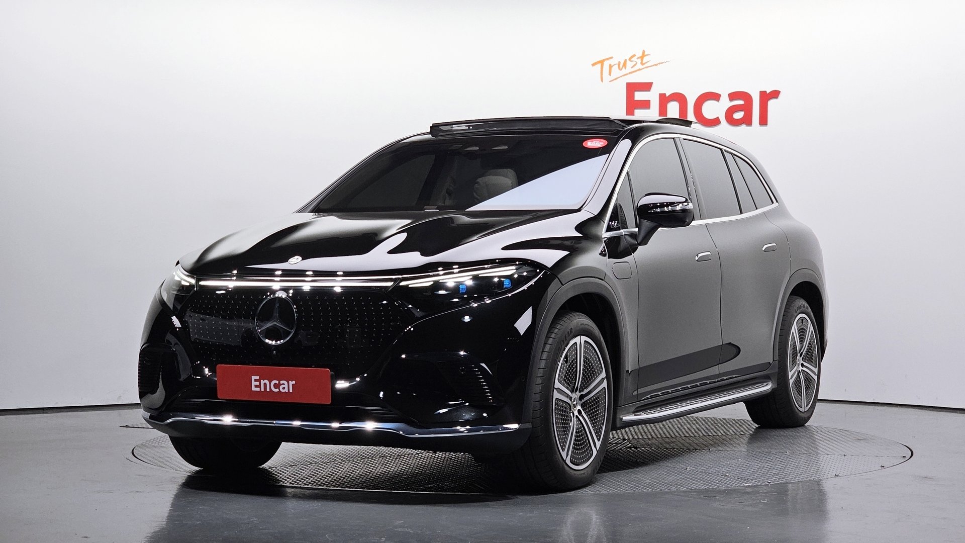 MERCEDES-BENZ EQS SUV - View 1