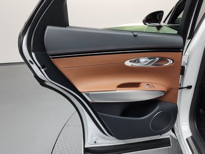 2021 Genesis GV70 thumbnail 15