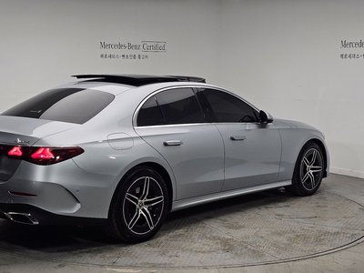 MERCEDES-BENZ E-CLASS - 4