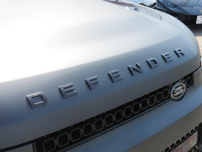 صورة 9 لـ 2025 LAND Rover DEFENDER