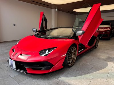 LAMBORGHINI AVENTADOR - 1