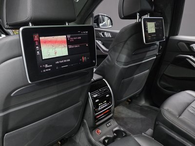 2021 BMW X7 — миниатюра 20