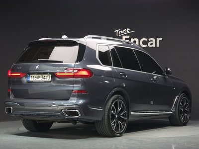 2021 BMW X7 photo 4