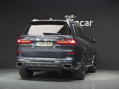 2021 BMW X7 photo 3