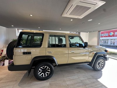 TOYOTA LAND CRUISER 70 - 10