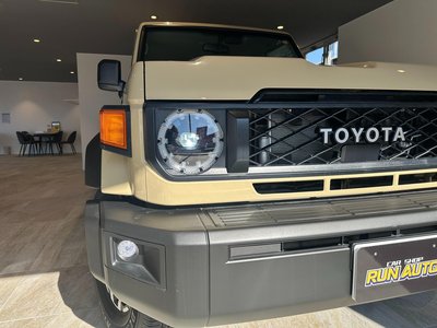 TOYOTA LAND CRUISER 70 - 6