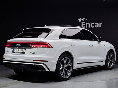 AUDI Q8 - 3