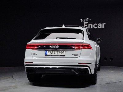 AUDI Q8 - 4