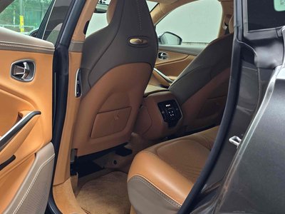 ASTON MARTIN DBX - 7