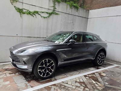 ASTON MARTIN DBX