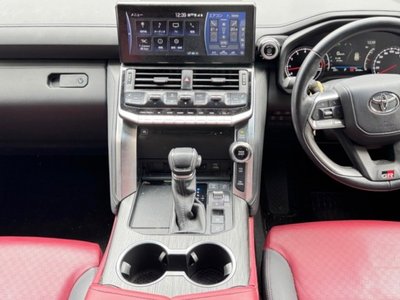 TOYOTA LAND CRUISER 300 - 5