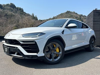 LAMBORGHINI URUS - 1